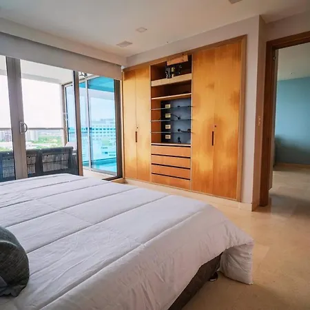 Modern Beachfront At Radisson Apartamento