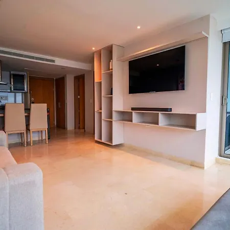 Modern Beachfront At Radisson * Cartagena